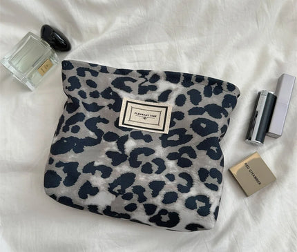 Trousse Maquillage aux Motifs Sauvages