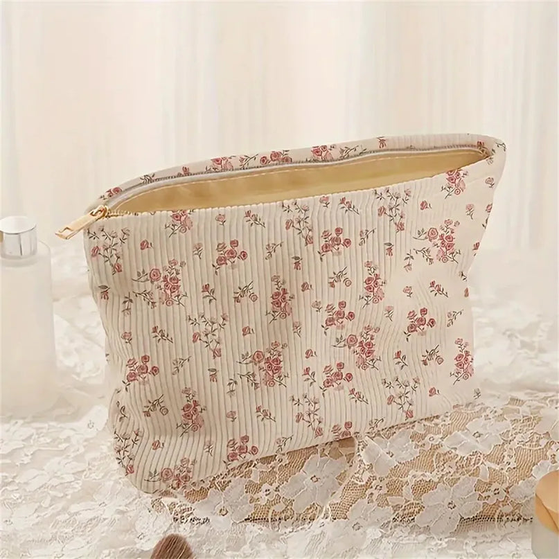 Trousse maquillage fleurie pétale tendre