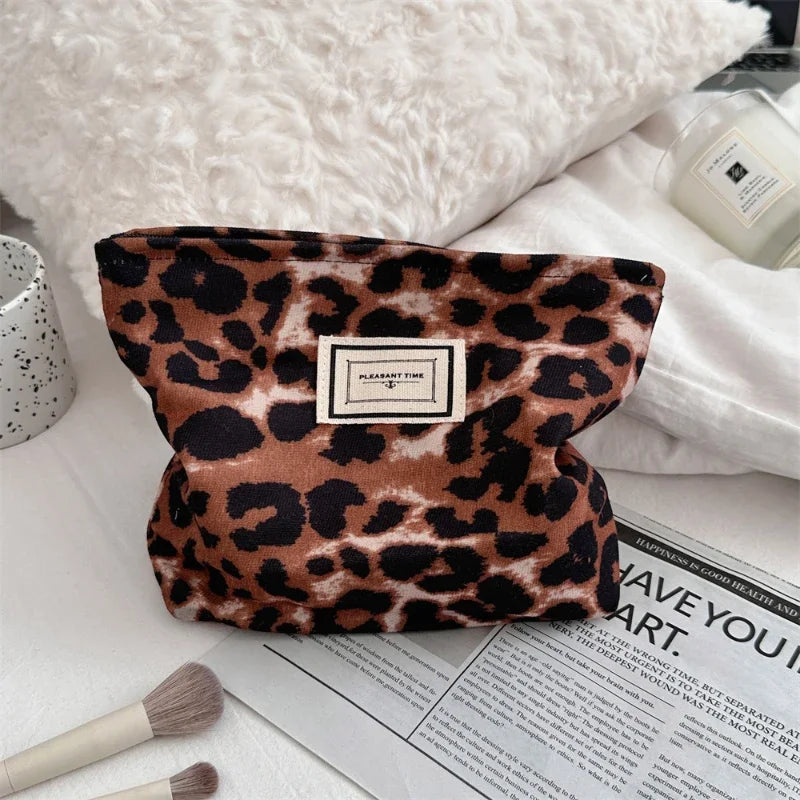 Trousse Maquillage aux Motifs Sauvages